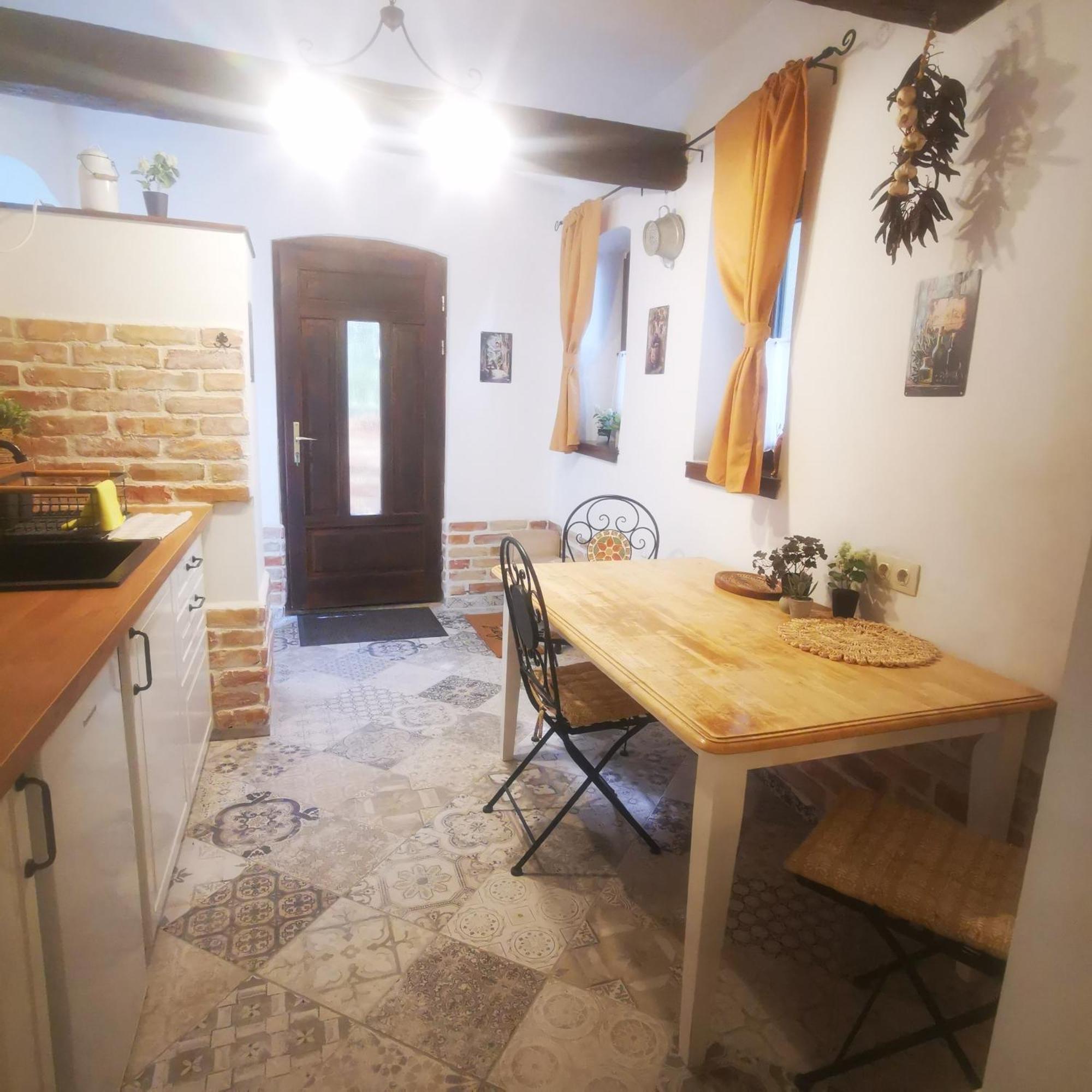Kuria Apartman Budapest With Free Parking Exterior photo